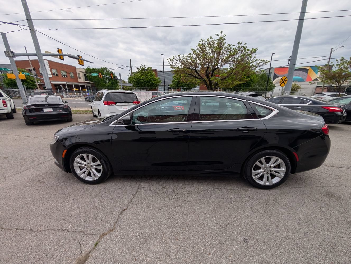 Used 2017 Chrysler 200 Limited Platinum FWD image 9
