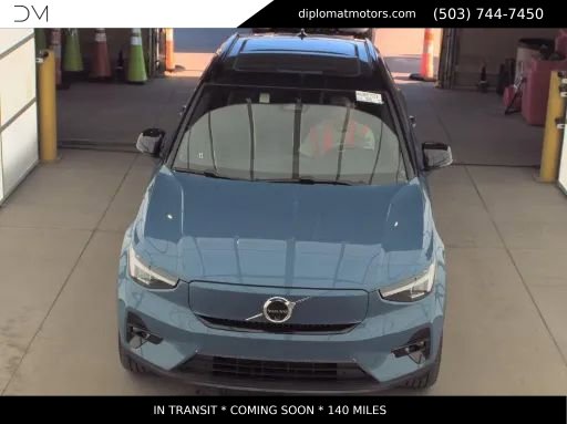 Used 2025 Volvo EX40 Plus image 2