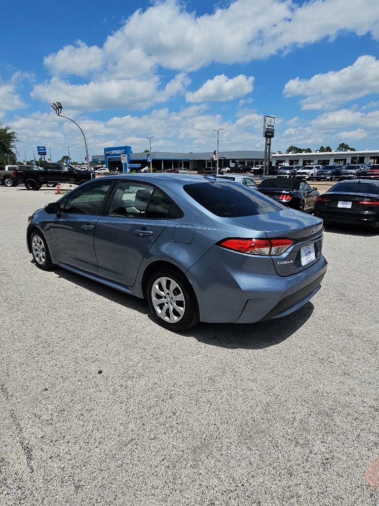 Used 2021 Toyota Corolla LE FWD image 5