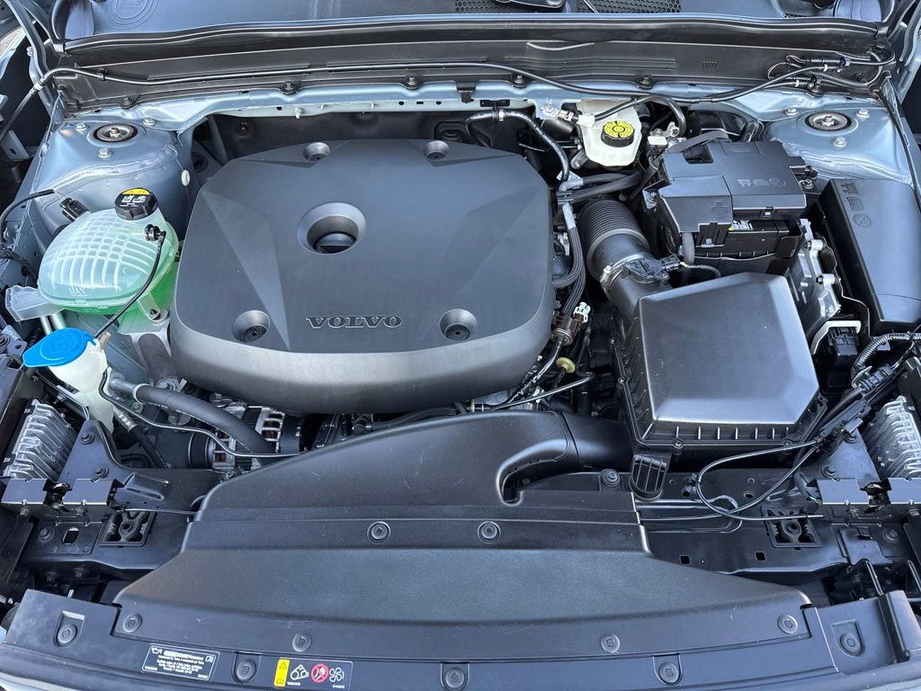 Used 2021 Volvo XC40 T5 R-Design w/ Advanced Package image 27