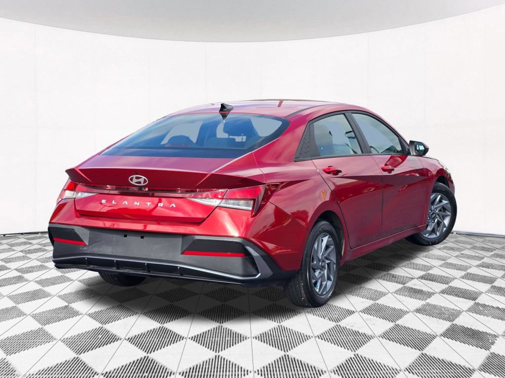 Used 2024 Hyundai Elantra SEL FWD image 16