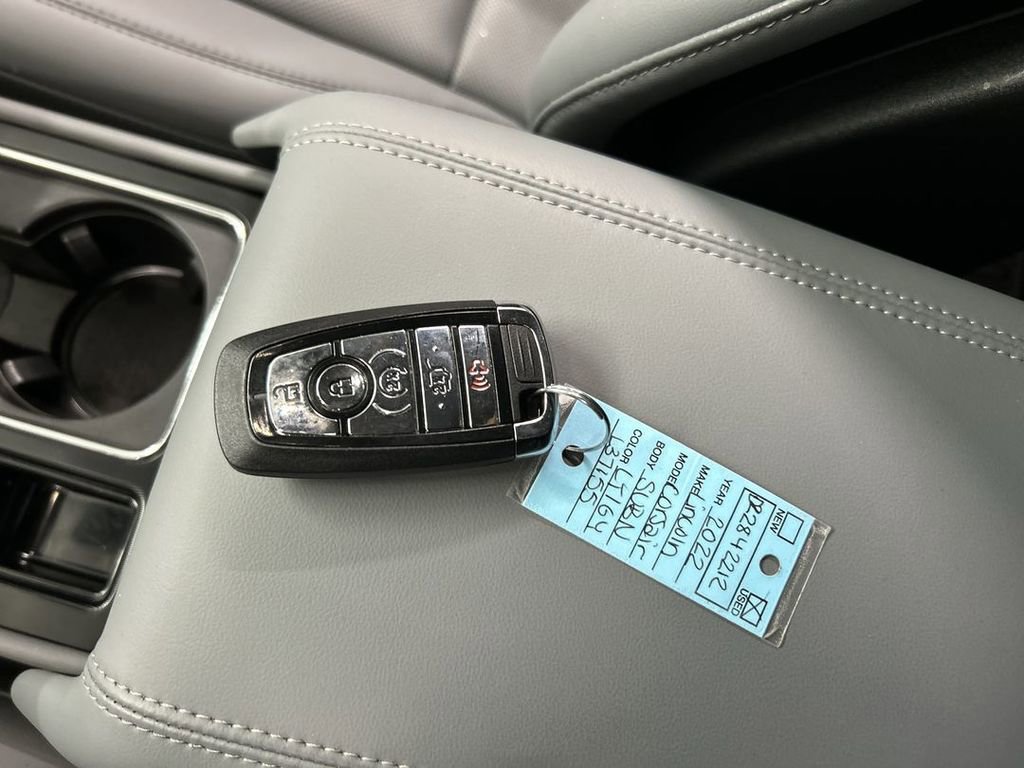 Used 2022 Lincoln Corsair Standard w/ Equipment Group 101A image 12