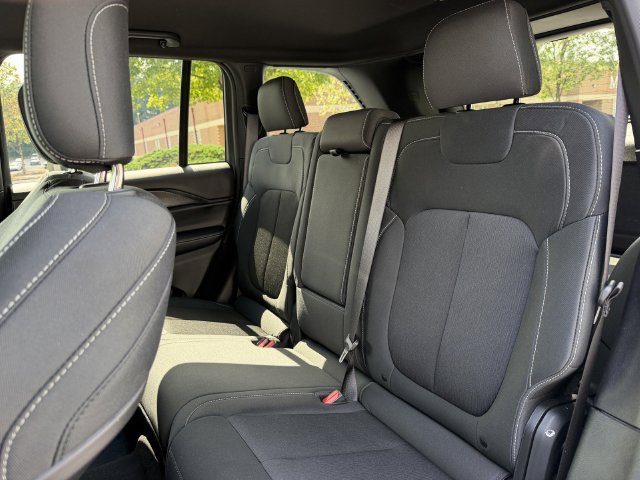 Used 2025 Jeep Grand Cherokee Laredo AWD/4WD image 24