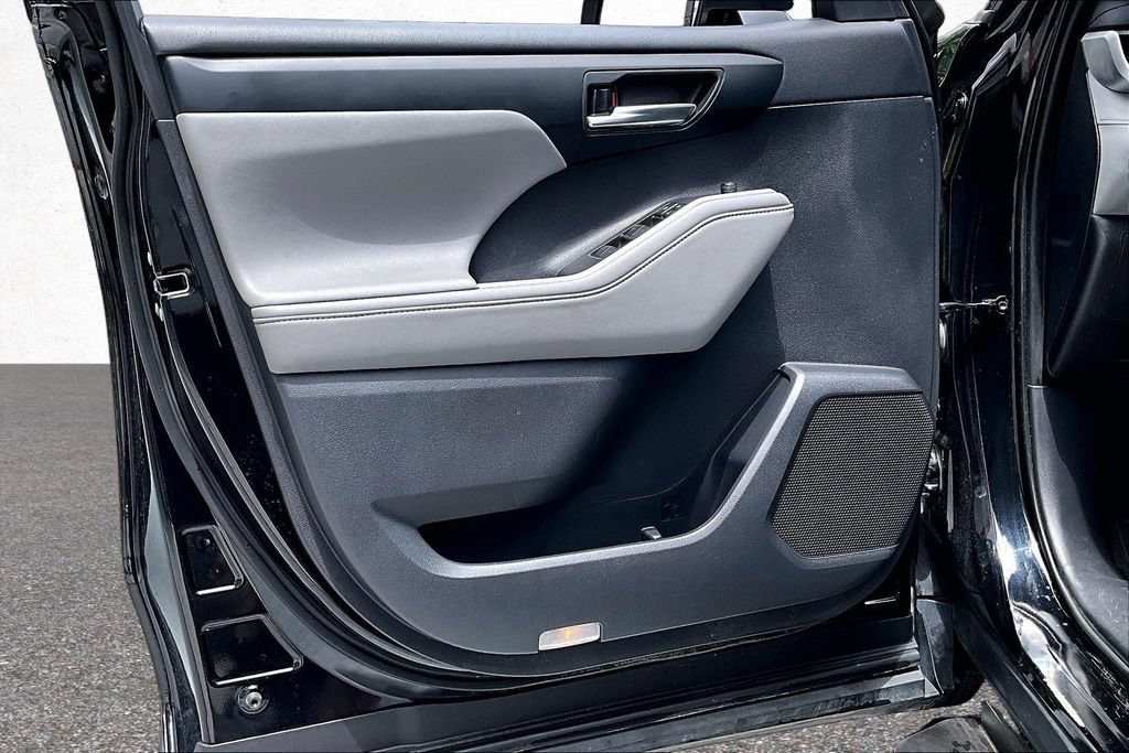 Certified 2020 Toyota Highlander XLE FWD image 22