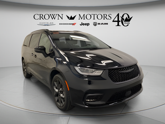 Used 2023 Chrysler Pacifica Touring-L w/ S Appearance Package AWD/4WD image 1