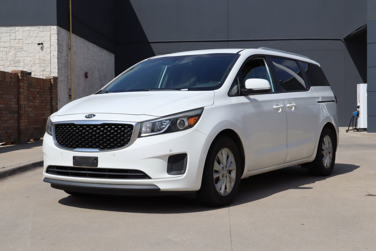 Used 2018 Kia Sedona LX w/ LX Essentials Premium Package FWD image 2