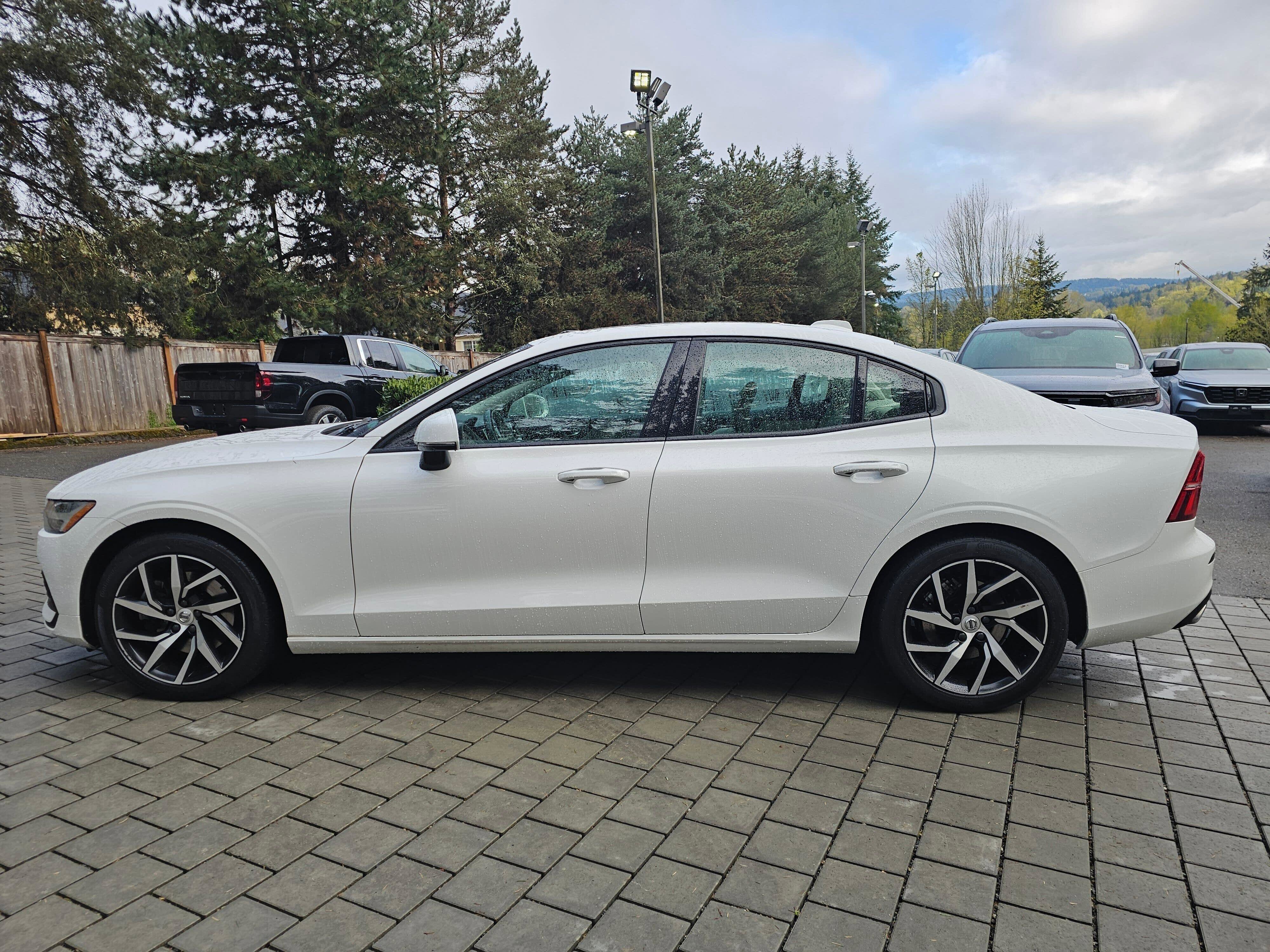 Used 2020 Volvo S60 T5 Momentum FWD image 4
