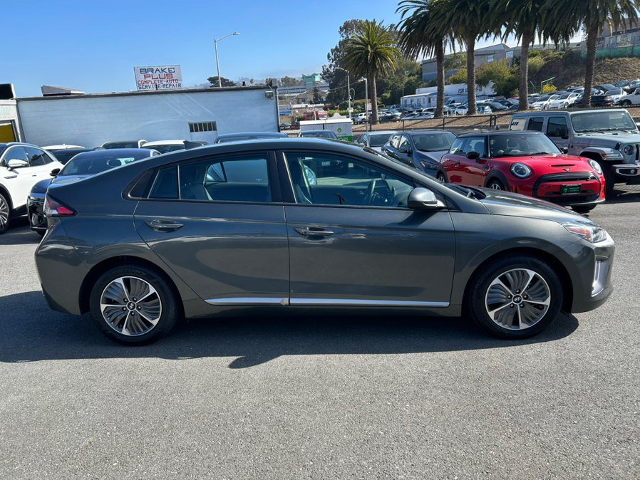 Used 2022 Hyundai Ioniq SE FWD image 4