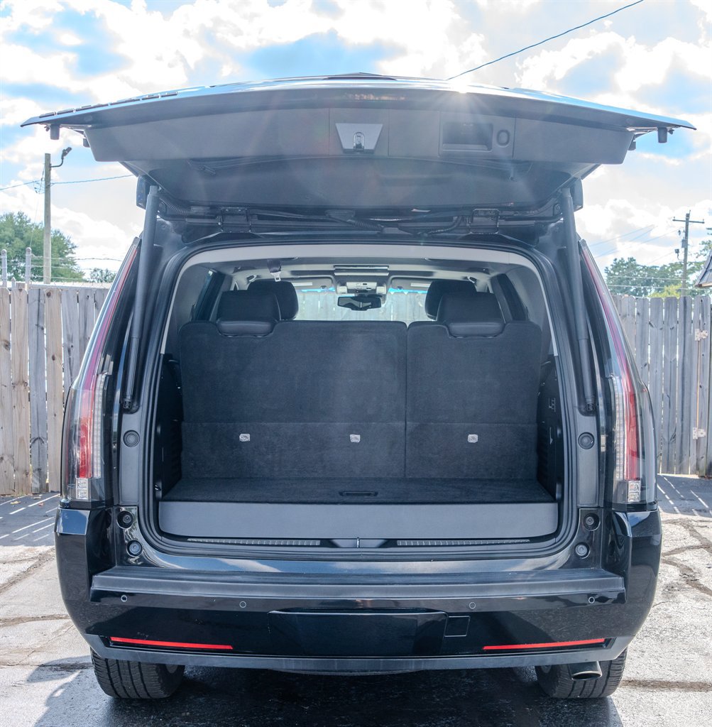 Used 2016 Cadillac Escalade Luxury image 9