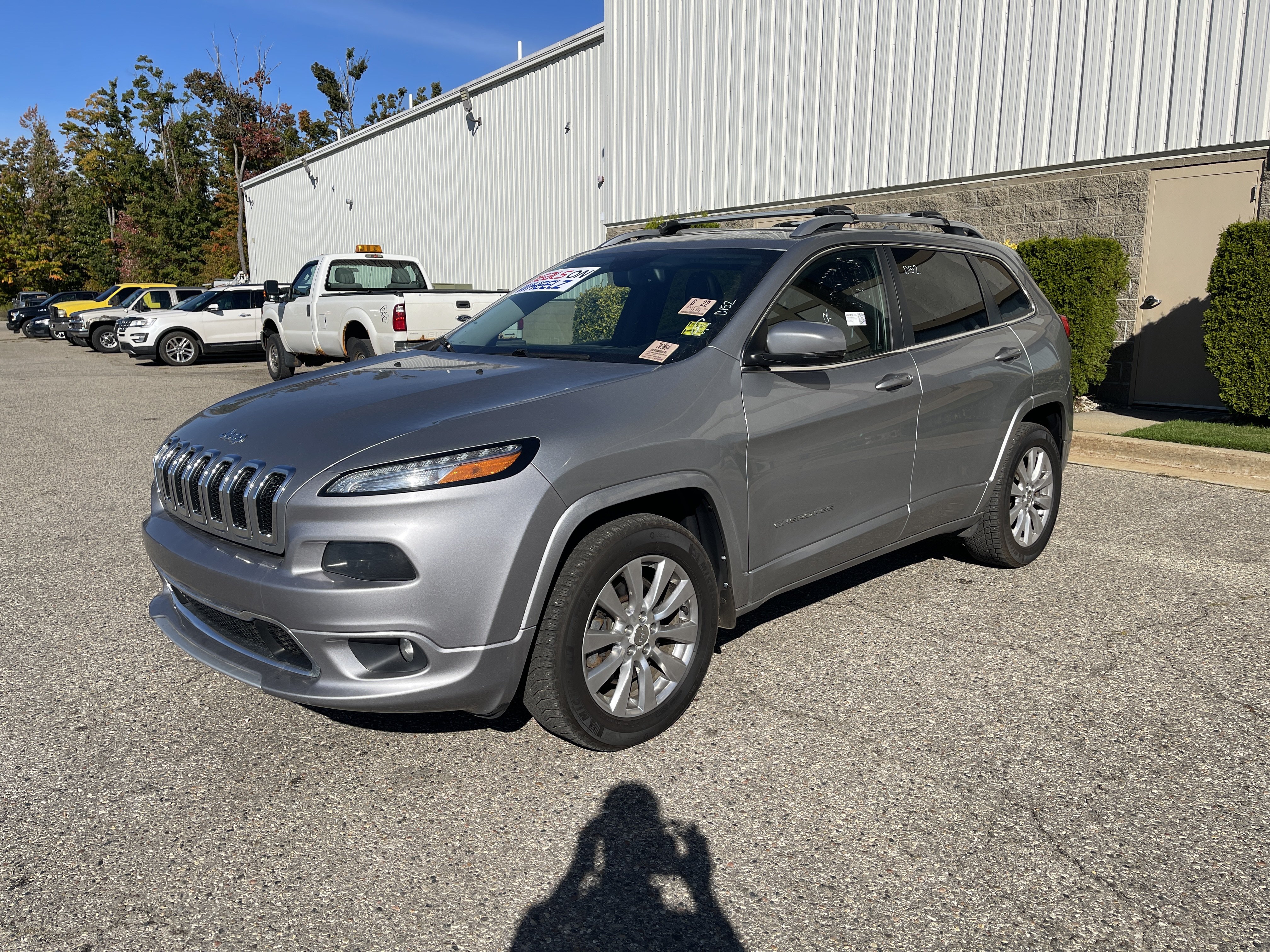 Used 2017 Jeep Cherokee Overland w/ Trailer Tow Prep Group AWD/4WD image 8