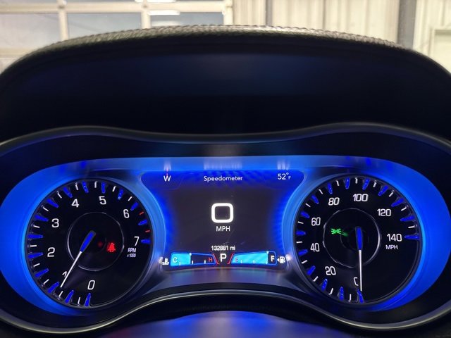 Used 2019 Chrysler 300 Touring w/ Sport Appearance Package image 8