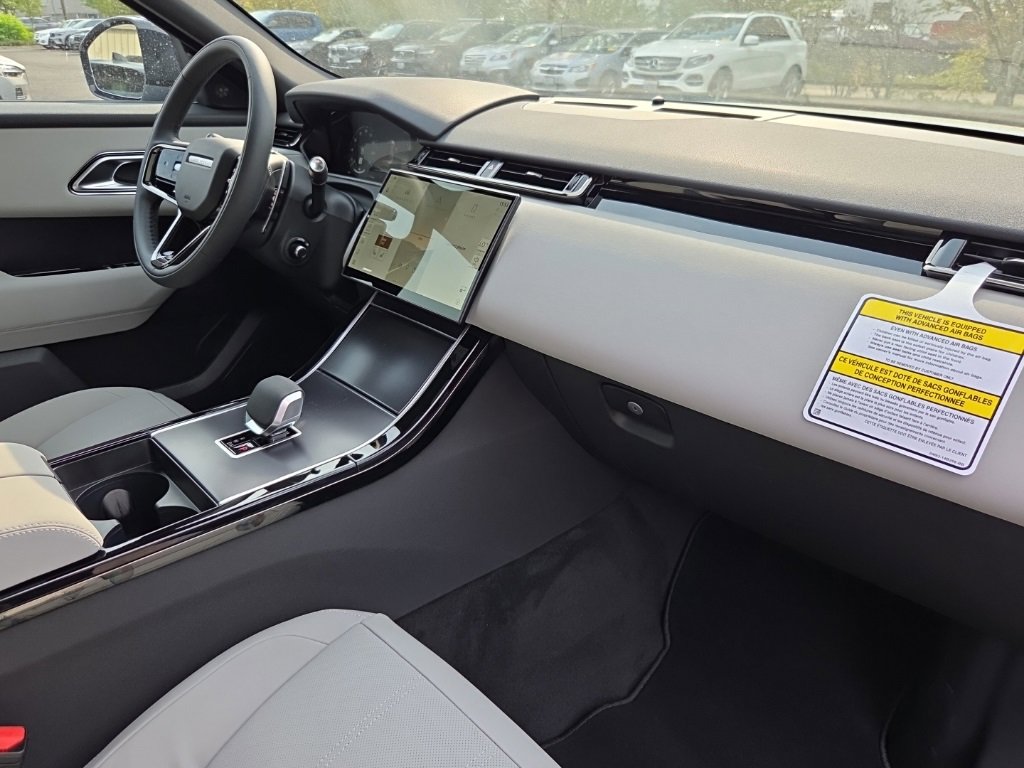 New 2026 Land Rover Range Rover Velar Dynamic SE image 20