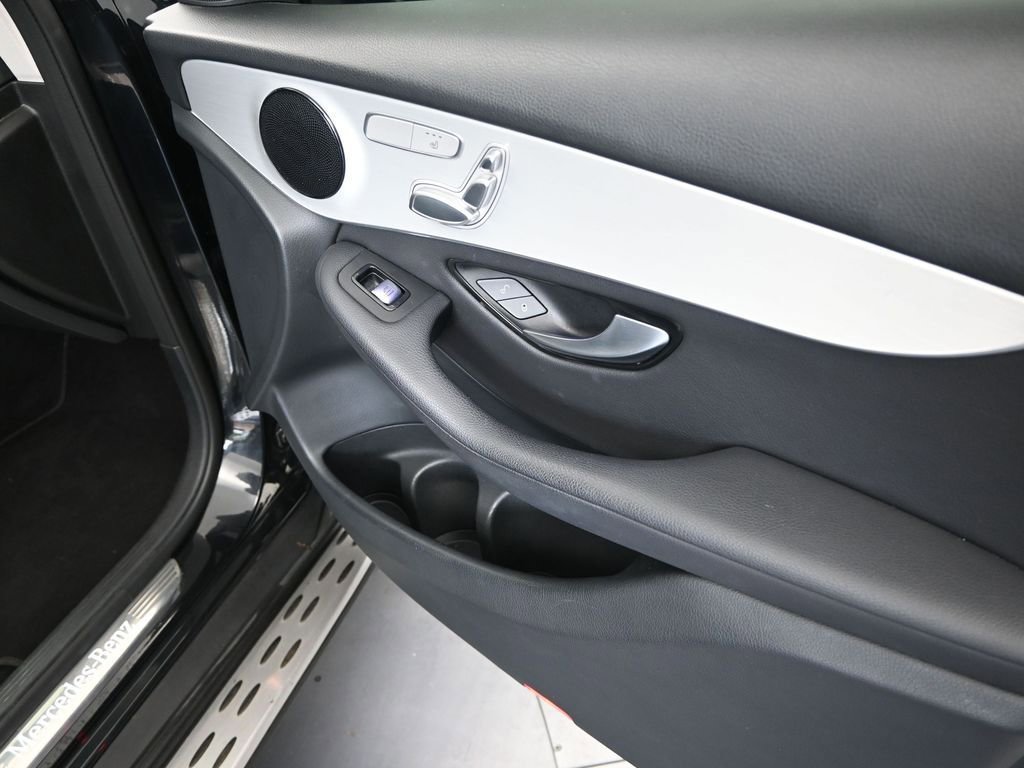 Used 2021 Mercedes-Benz GLC 300 image 22