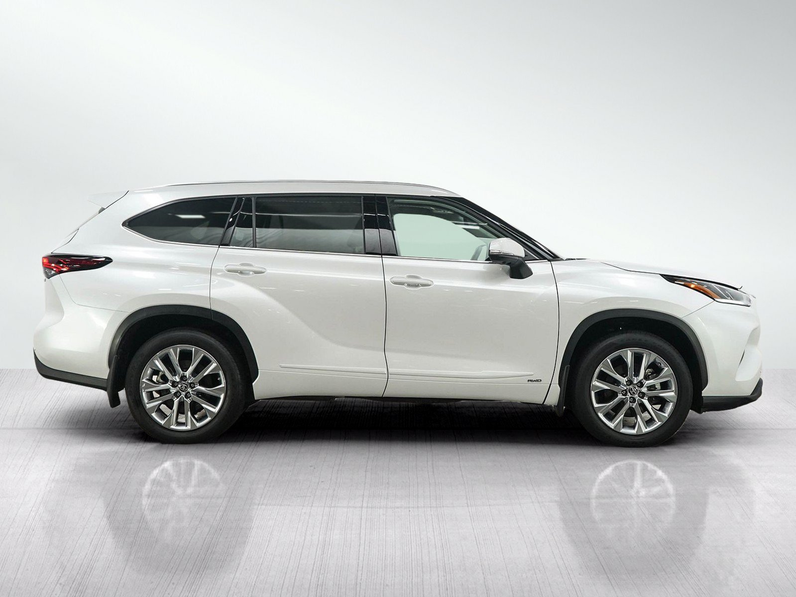 Used 2024 Toyota Highlander Limited AWD/4WD image 6