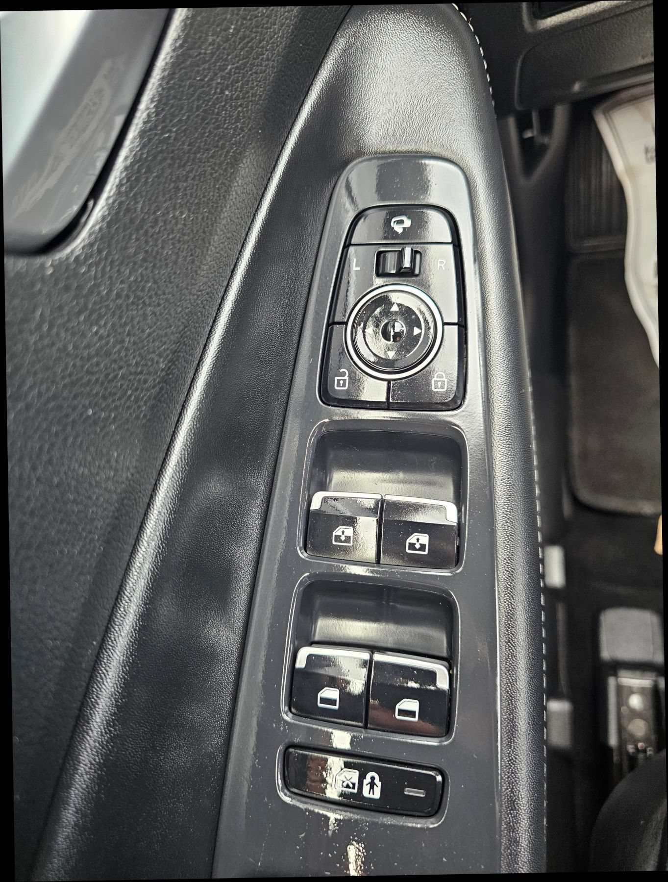 Used 2023 Hyundai Santa Fe Limited AWD/4WD image 16