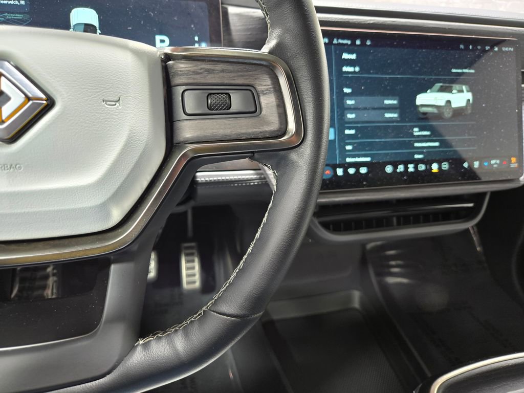 Used 2023 Rivian R1S Launch Edition image 16