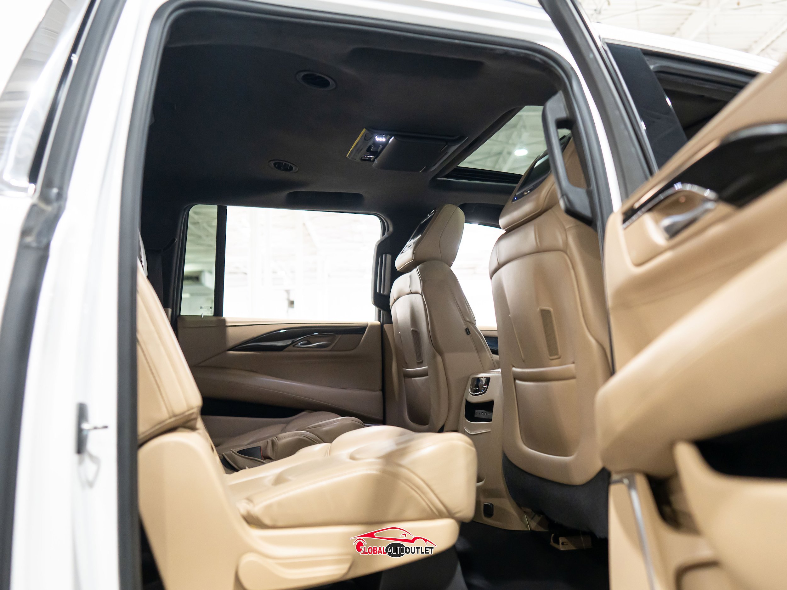 Used 2018 Cadillac Escalade ESV Platinum AWD/4WD image 19