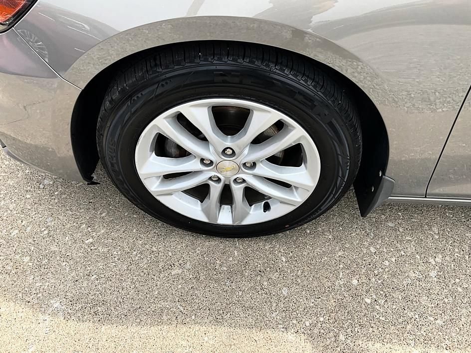 Used 2018 Chevrolet Malibu LT FWD image 11