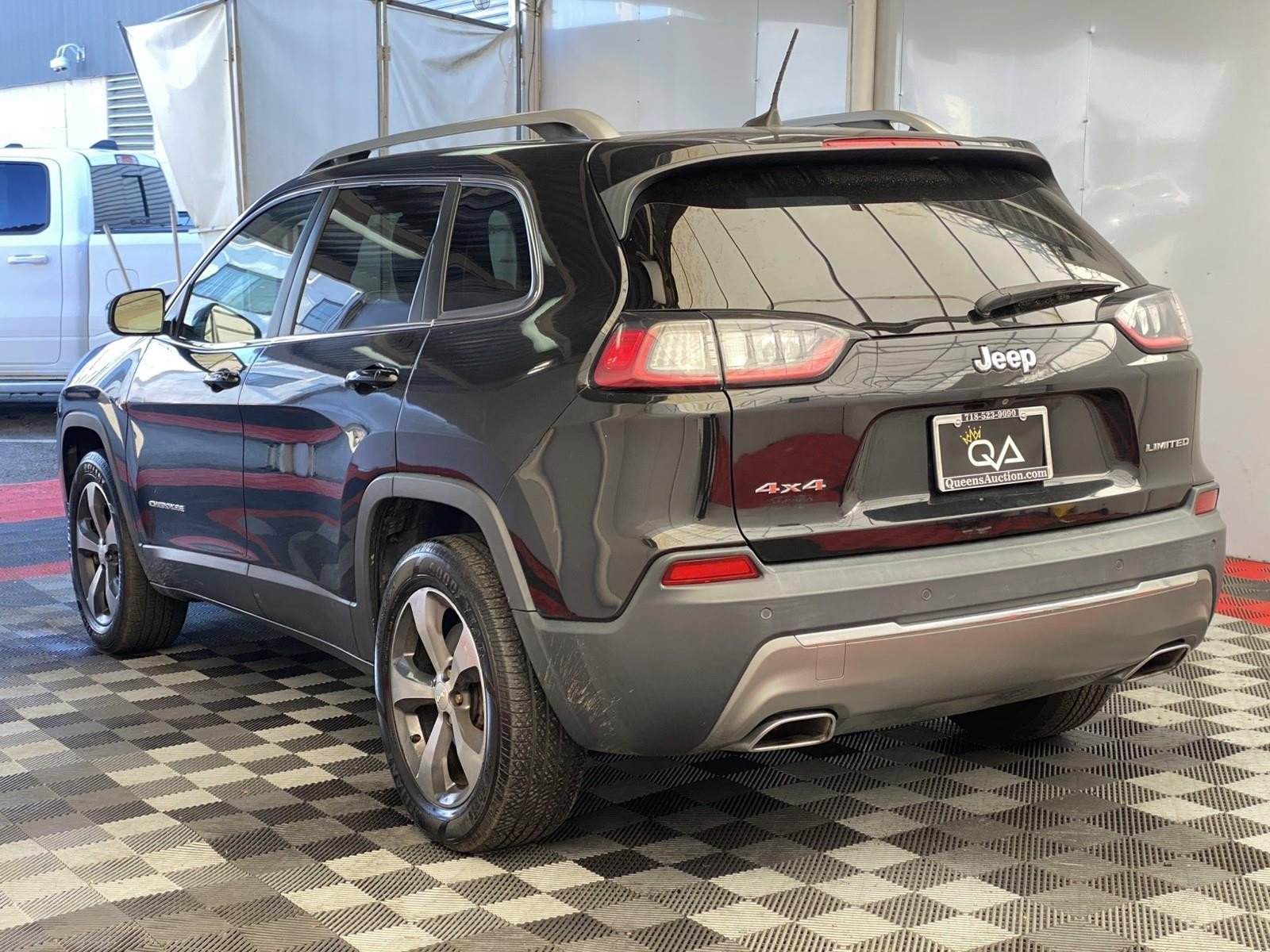 Used 2019 Jeep Cherokee Limited image 4