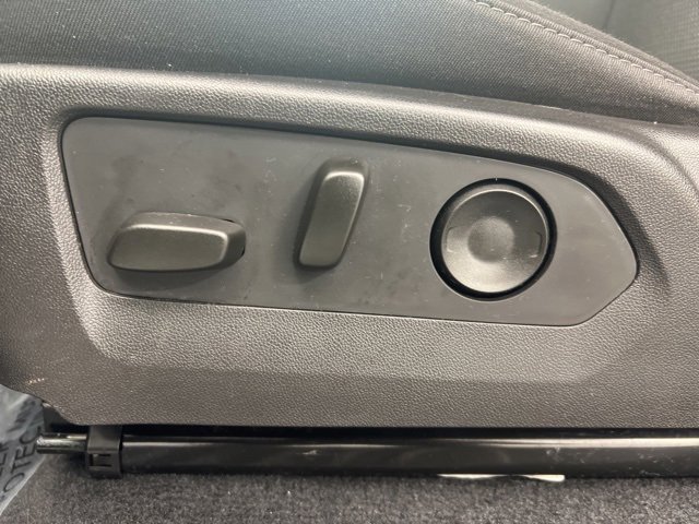 Used 2025 GMC Canyon Elevation w/ Convenience Package image 17