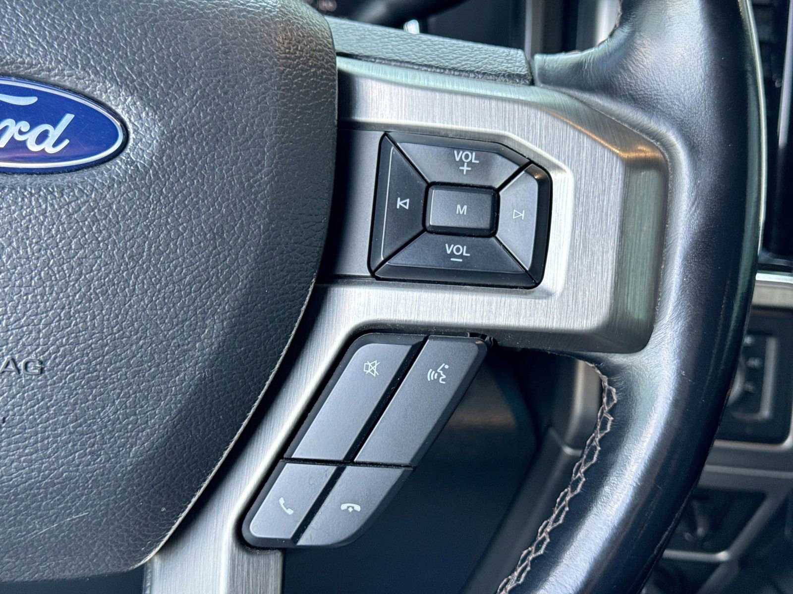 Certified 2022 Ford F250 Platinum w/ FX4 Off-Road Package image 25