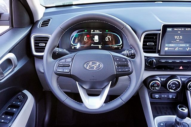 New 2026 Hyundai Venue SEL FWD image 23