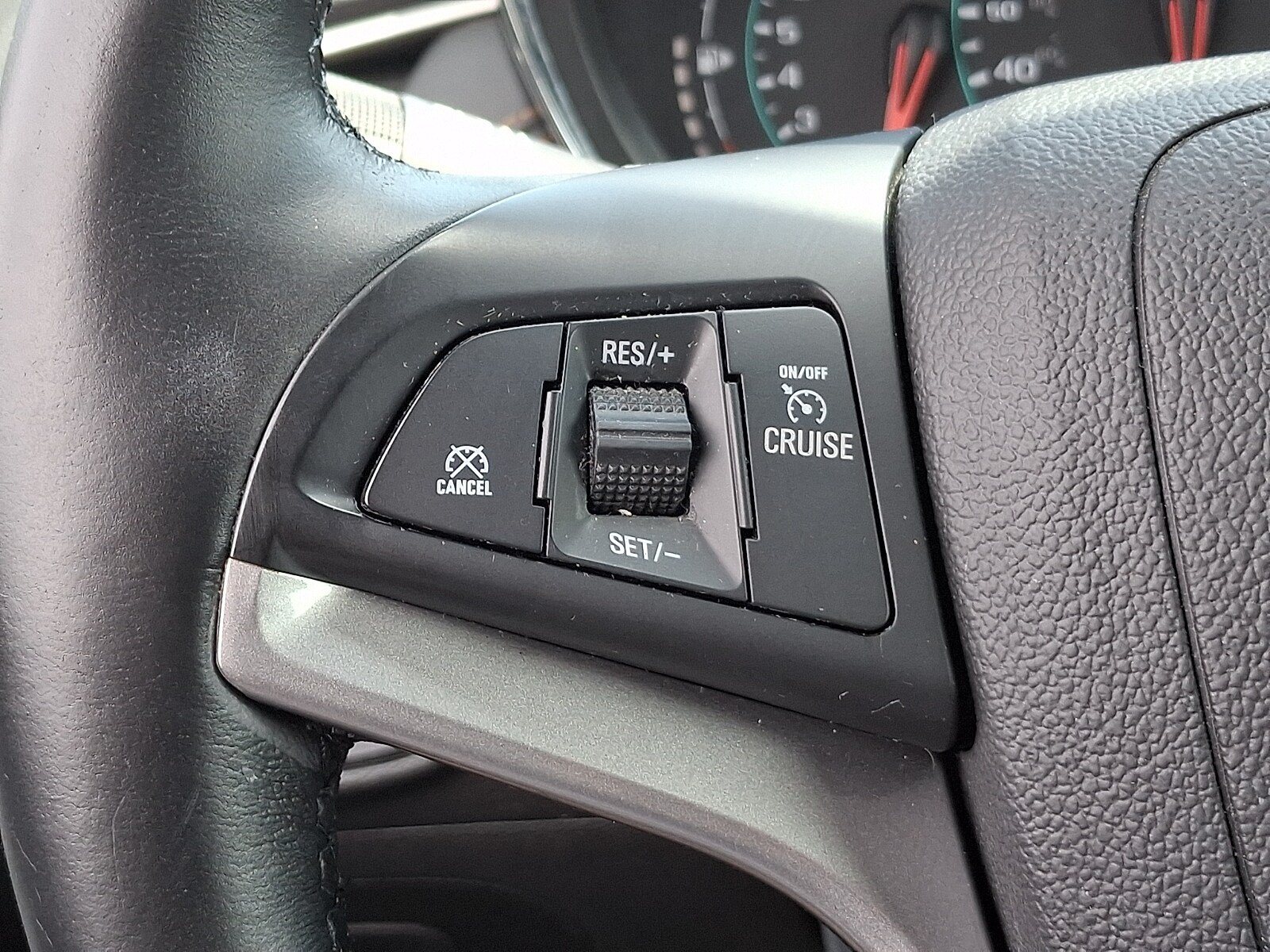 Used 2020 Chevrolet Trax LT w/ LT Convenience Package AWD/4WD image 21