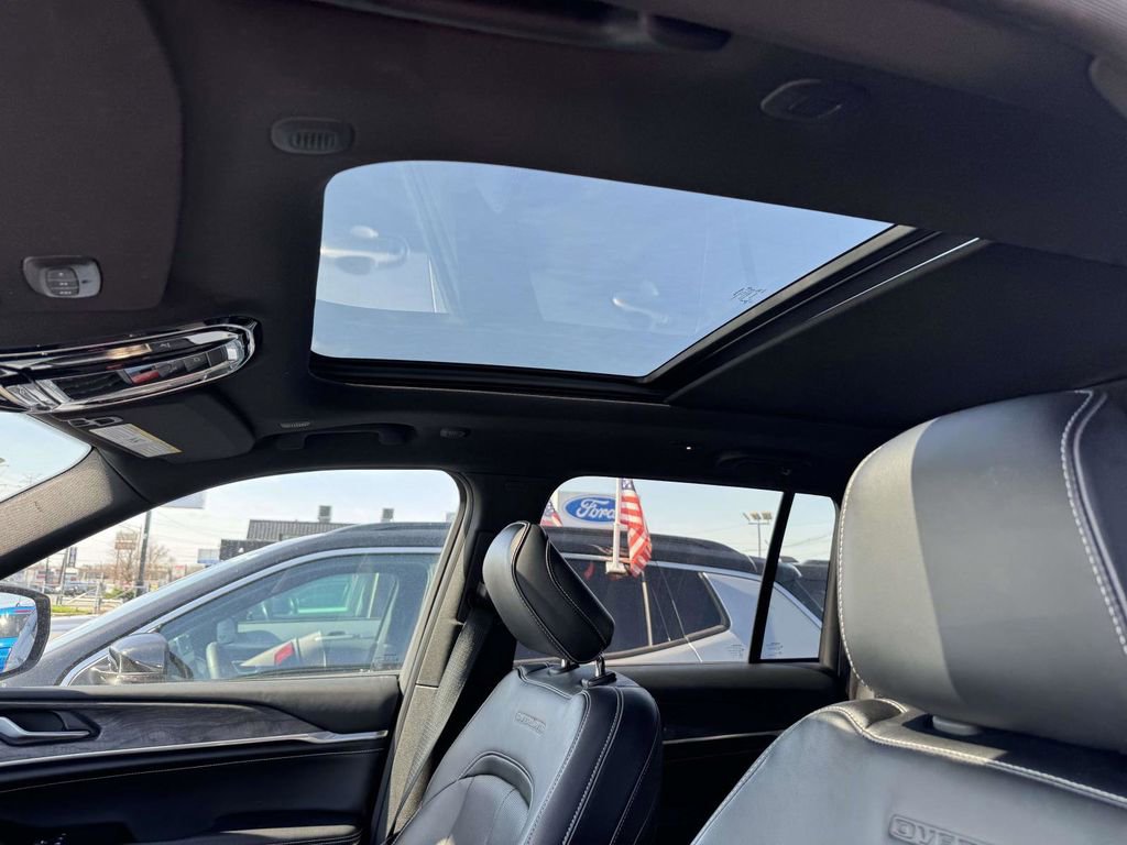 Used 2022 Jeep Grand Cherokee Overland image 25