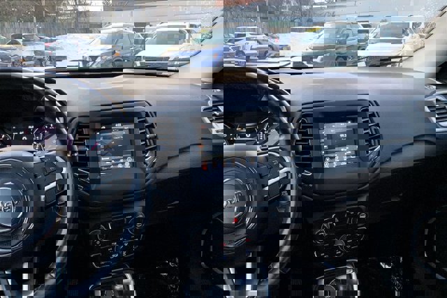 Used 2020 Jeep Compass Latitude w/ Cold Weather Group image 5