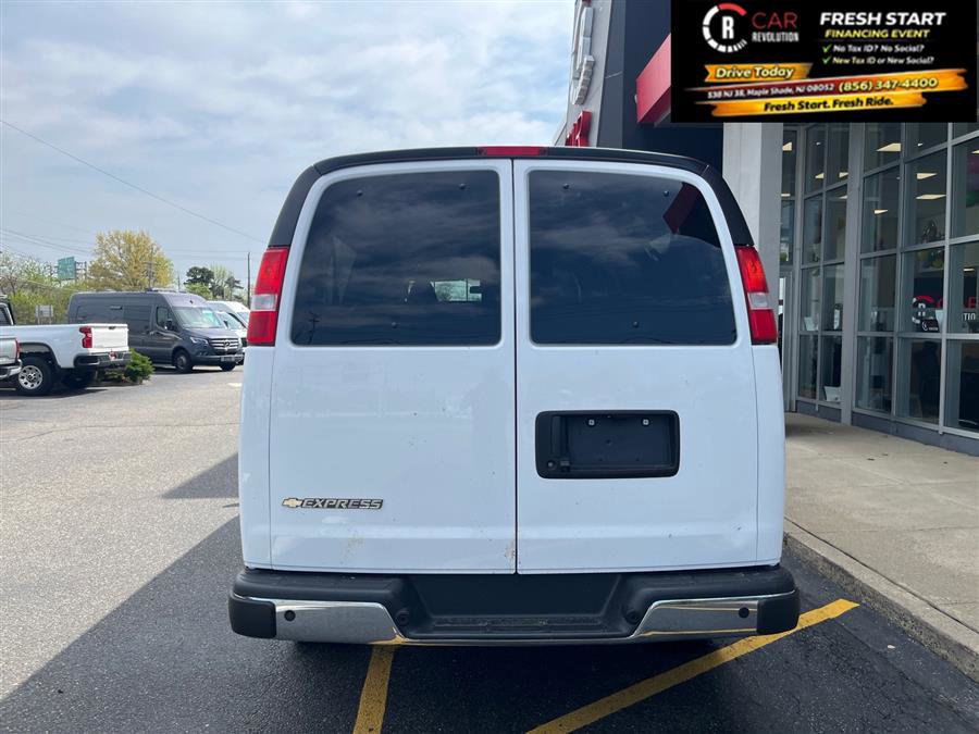 Used 2024 Chevrolet Express 3500 LT w/ LT Preferred Equipment Group RWD image 7