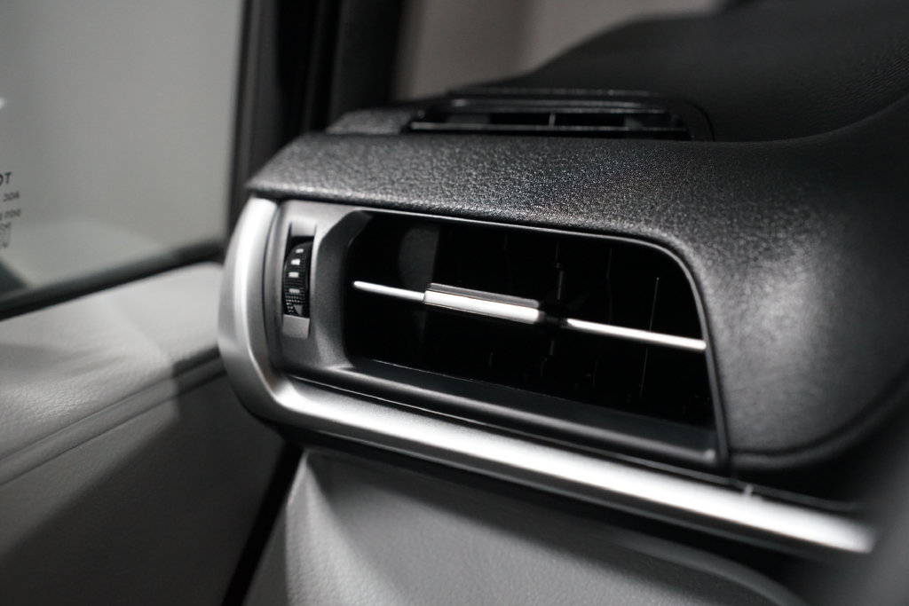Certified 2025 Toyota Sienna XLE FWD image 25