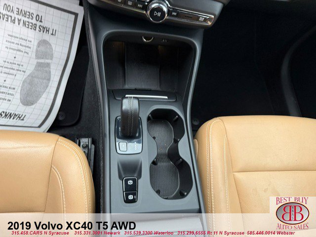 Used 2019 Volvo XC40 T5 Momentum image 18