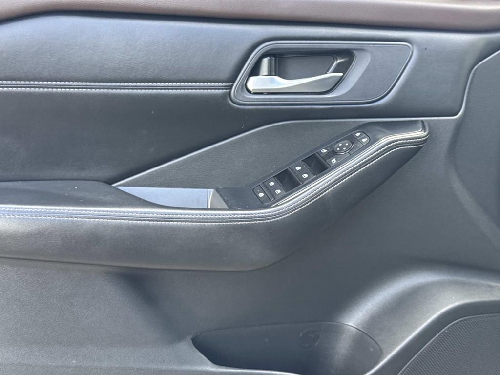 Certified 2023 Nissan Rogue SV w/ SV Premium B Package FWD image 19