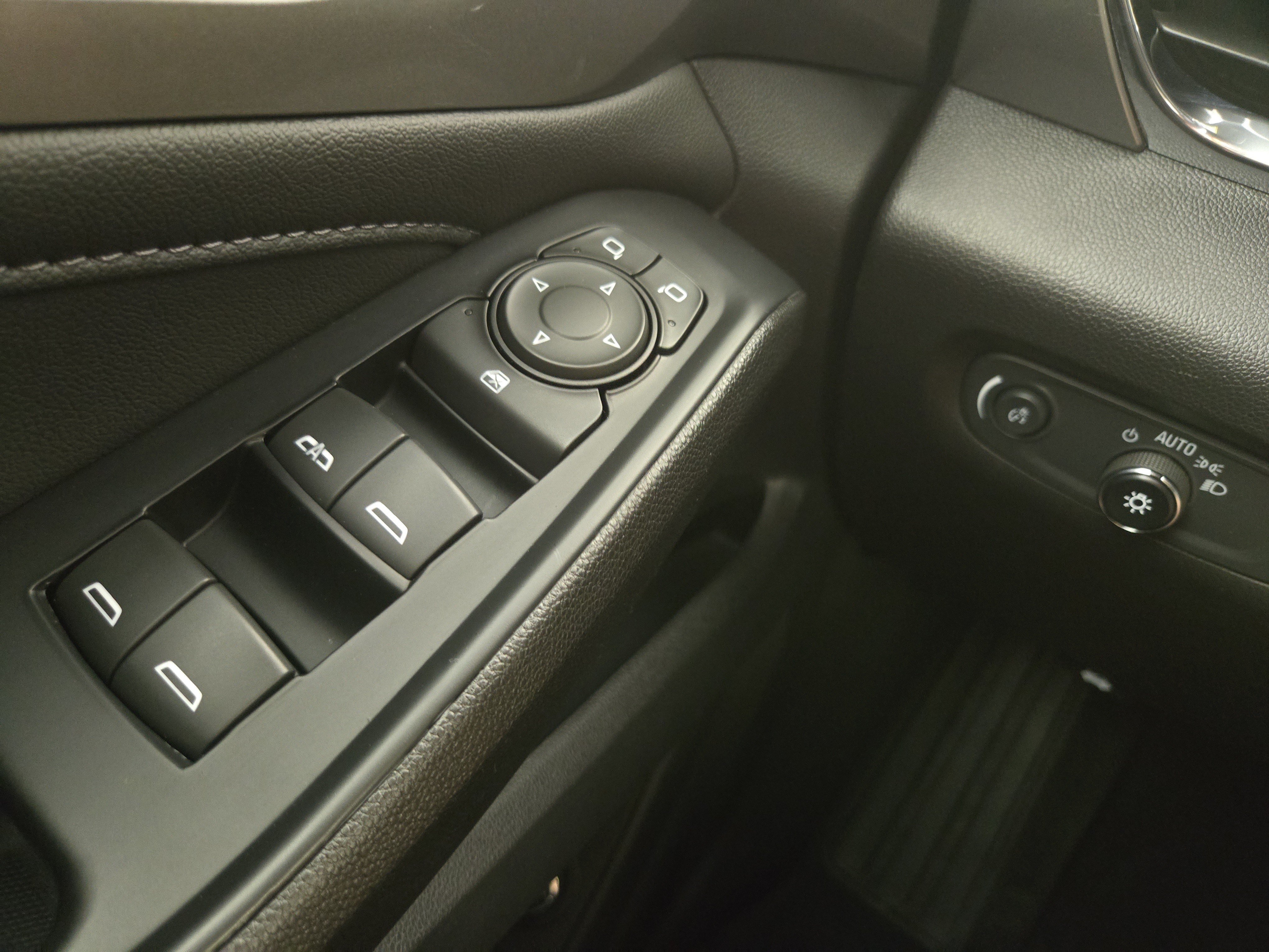 Certified 2023 Chevrolet Traverse LT FWD image 30