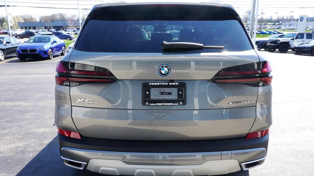 New 2026 BMW X5 xDrive50e image 5