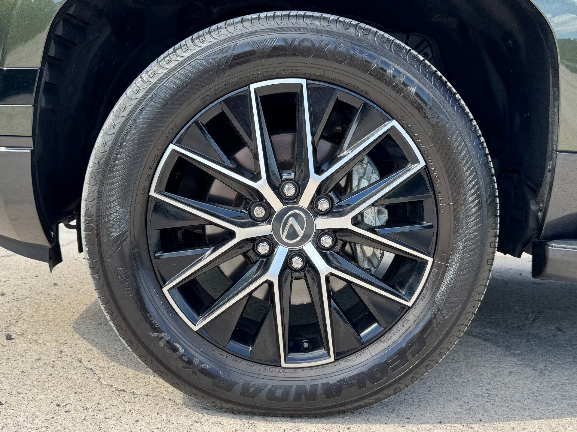 Used 2024 Lexus GX 550 w/ Accessory Package (Z1) AWD/4WD image 16