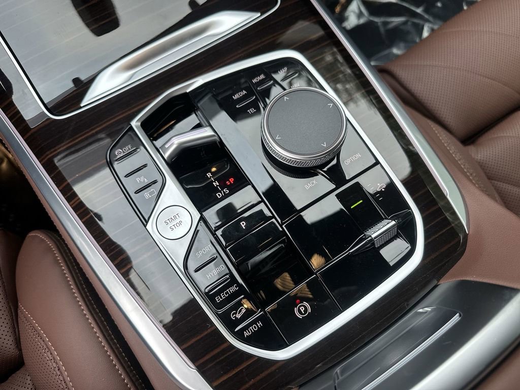 Used 2026 BMW X5 xDrive50e image 18