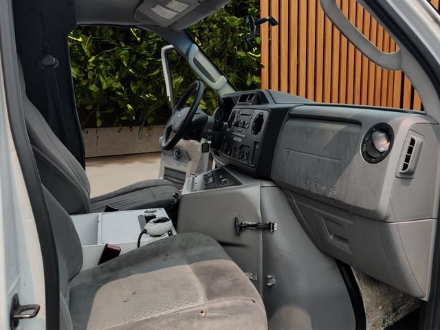 Used 2013 Ford E-450 and Econoline 450 Super Duty w/ Ambulance Prep Pkg RWD image 13