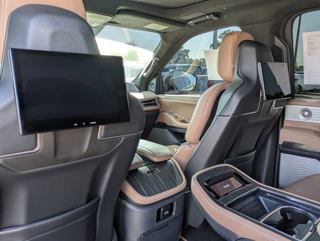 Certified 2025 Lincoln Navigator Black Label AWD/4WD image 15