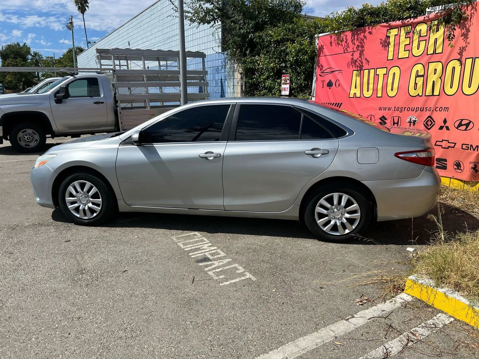 Used 2015 Toyota Camry LE image 6