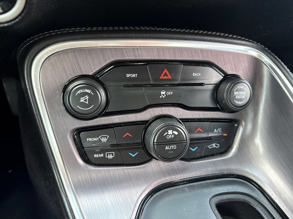 Used 2016 Dodge Challenger SXT RWD image 21