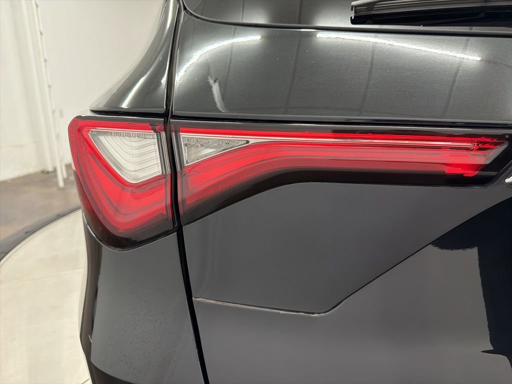 Used 2022 Acura MDX SH-AWD w/ Technology Package image 11