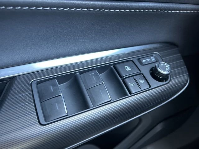 Used 2024 Toyota Venza XLE AWD/4WD image 17