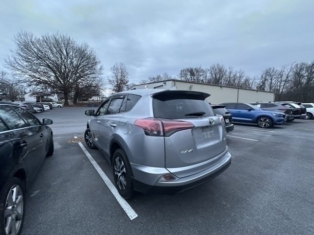 Used 2018 Toyota RAV4 LE image 4