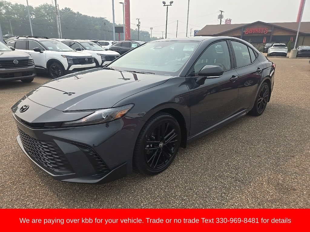Used 2025 Toyota Camry SE AWD/4WD image 3
