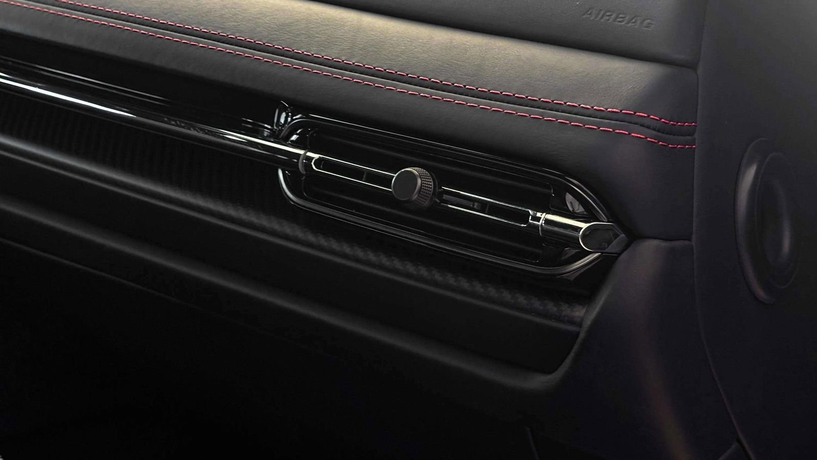 Used 2024 Aston Martin DB12 Coupe image 34