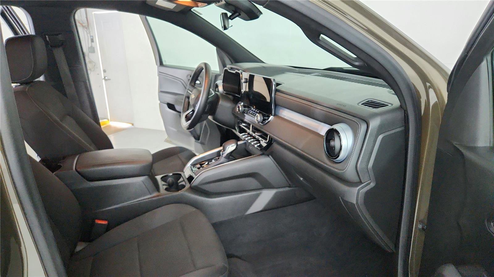 Used 2024 Chevrolet Colorado LT w/ LT Convenience Package AWD/4WD image 20