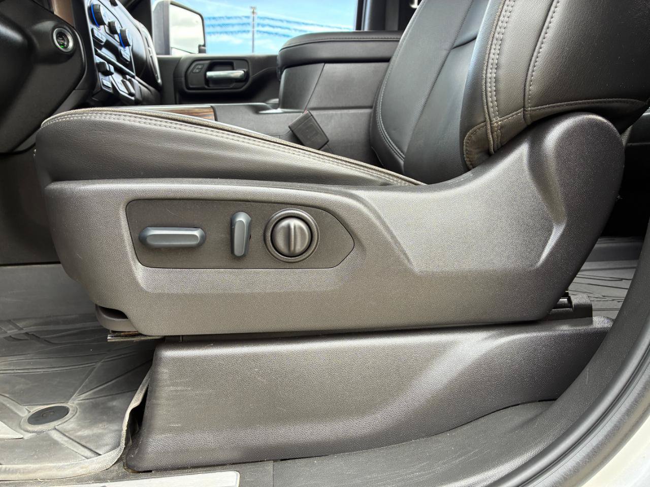 Used 2022 Chevrolet Silverado 2500 High Country w/ Z71 Off-Road Package AWD/4WD image 15