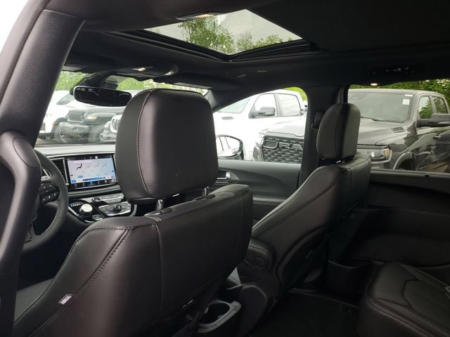 New 2026 Chrysler Pacifica Select w/ S Appearance Package FWD image 11