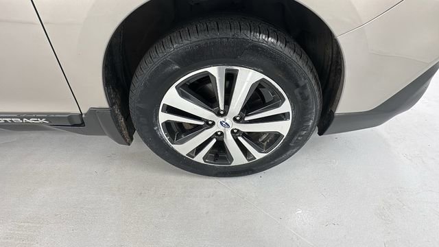 Used 2019 Subaru Outback 2.5i Limited w/ Popular Package #2 image 9